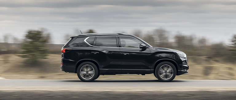 До 31 мая на KGM Rexton действует прямая выгода до 900 тысяч руб.