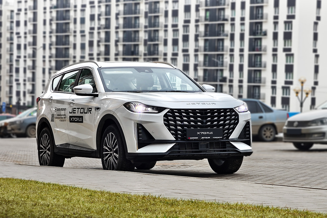 СЕМЕЙНЫЙ КРОССОВЕР Х70 PLUS от 2 349 900 рублей.