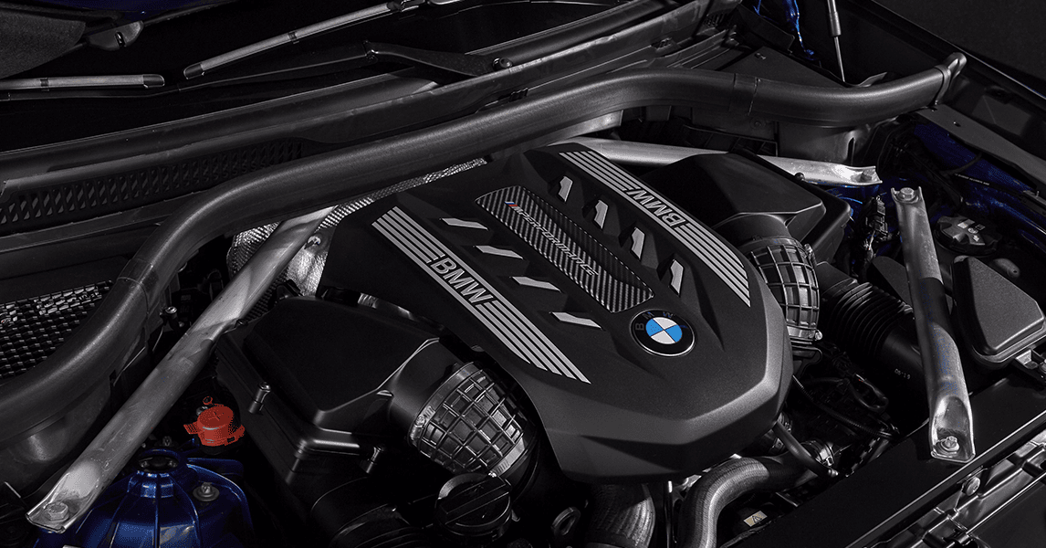 Мойка двигателя BMW и чистка стоков моторного отсека 5000 руб.