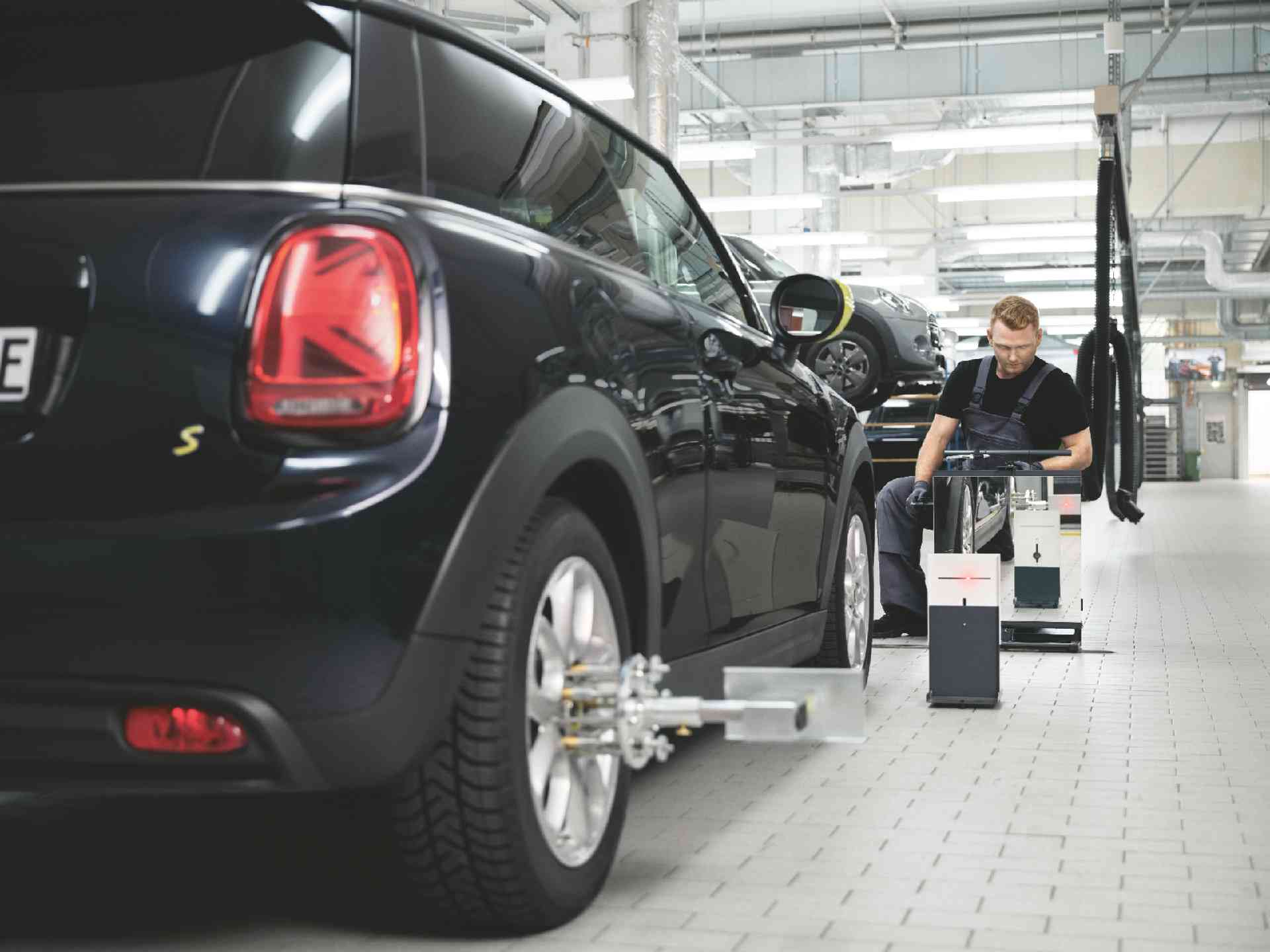 Выгода 40% на обслуживание для MINI 2020 года и старше.