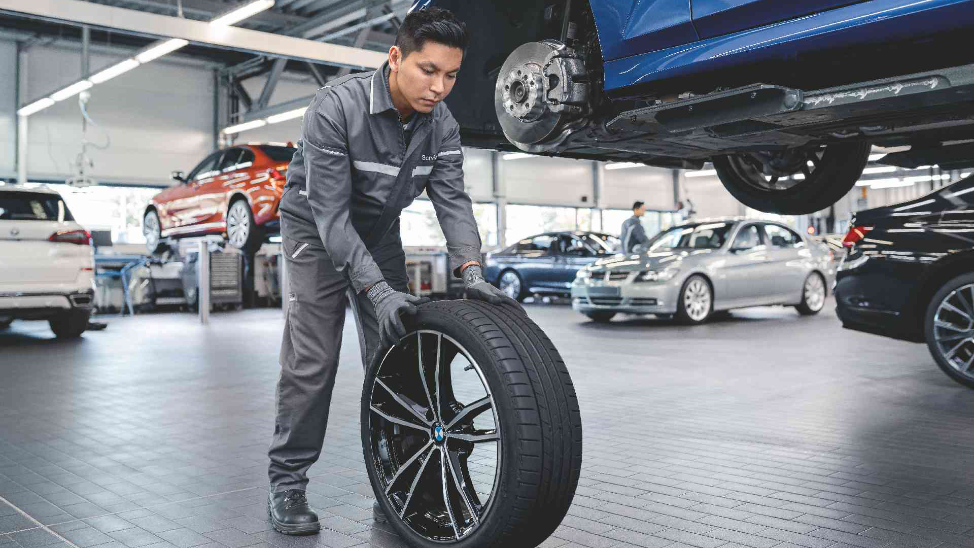 К сезону готовы. Шиномонтаж BMW.