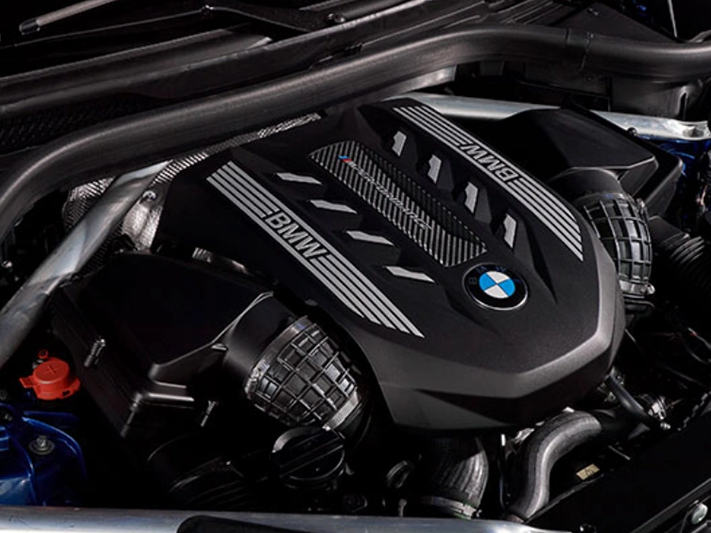 Мойка двигателя BMW и чистка стоков моторного отсека 5000 руб.