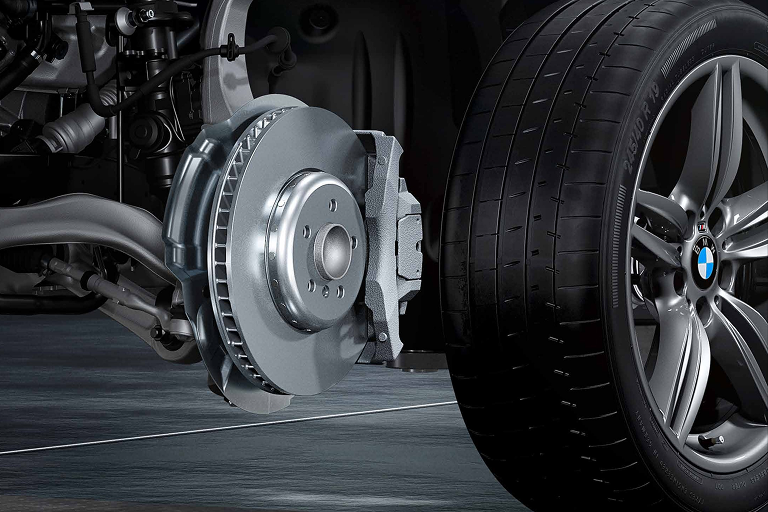 Специальное предложение на замену тормозных дисков и колодок.